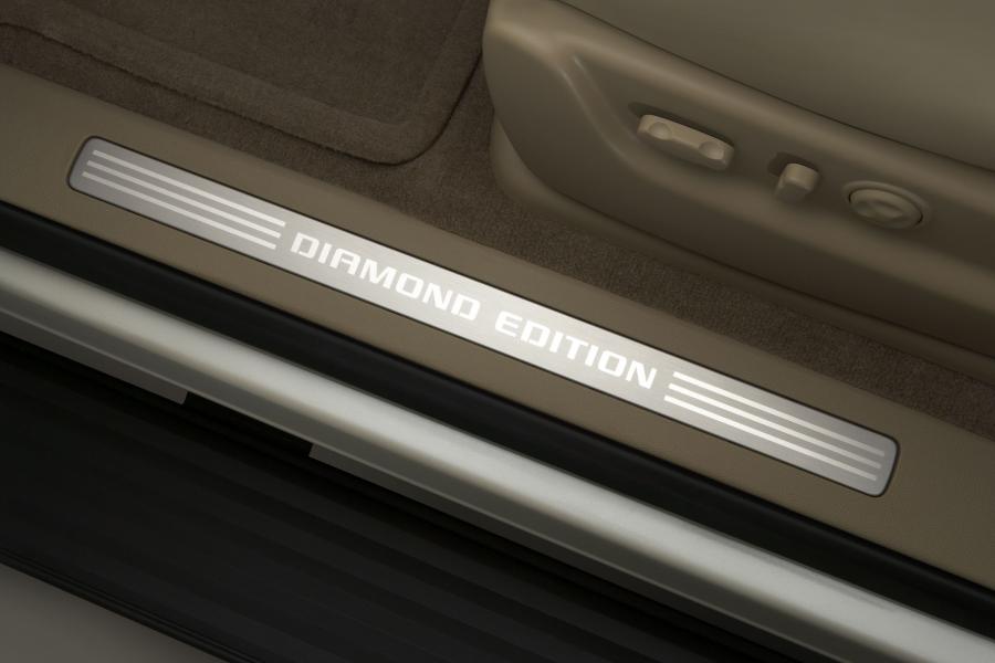  Chevrolet 75th Anniversary Diamond Edition Suburban 2010 года  (фото 4 из 10)